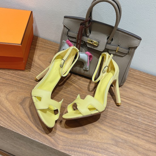 Palmprint. Heel height 10.5cm Hermes top version. High-heeled sandals P350Herme* Early Spring Counter New High-heeled Sandal Series ✔️Upper: Epson leather suede palm print ✔️Inner: Imported mixed-bred sheepskin ✔️Heel height: 10.5cm ✔️Outs: Original Itali Palmprint. Heel height 10.5cm Hermes top version. High-heeled sandals P350Herme* Early Spring Counter New High-heeled Sandal Series ✔️Upper: Epson leather suede palm print ✔️Inner: Imported mixed-bred sheepskin ✔️Heel height: 10.5cm ✔️Outs: Original Itali