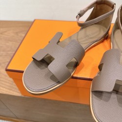 Hermes' classic hot products are launched in Dongguan... a Eclair 2025 new color + hot series style is super positive, with a certain thickness that increases the height and makes your legs look longer!A single item that is breathable and comfortable in t