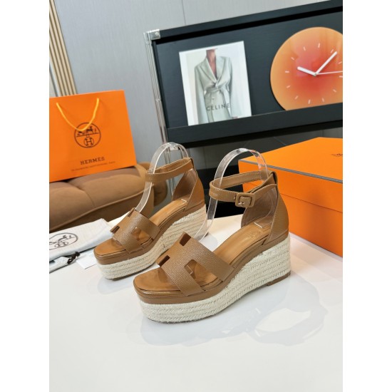 300Herms/Hermes classic waterproof platform H slope heel rope sandals with extremely retro design. It has a strong exotic style and fashionable feeling, and it has a tone for casual wear. Simple styles are easy to match with high-end feel. It is great. Th 300Herms/Hermes classic waterproof platform H slope heel rope sandals with extremely retro design. It has a strong exotic style and fashionable feeling, and it has a tone for casual wear. Simple styles are easy to match with high-end feel. It is great. Th