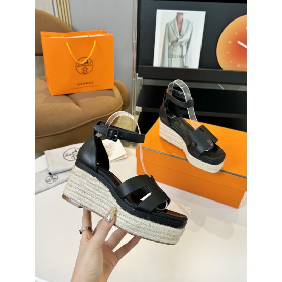 300Herms/Hermes classic waterproof platform H slope heel rope sandals with extremely retro design. It has a strong exotic style and fashionable feeling, and it has a tone for casual wear. Simple styles are easy to match with high-end feel. It is great. Th 300Herms/Hermes classic waterproof platform H slope heel rope sandals with extremely retro design. It has a strong exotic style and fashionable feeling, and it has a tone for casual wear. Simple styles are easy to match with high-end feel. It is great. Th