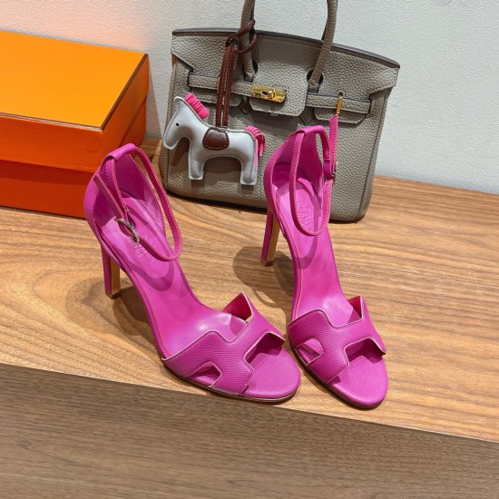Palmprint. Heel height 10.5cm Hermes top version. High-heeled sandals P350Herme* Early Spring Counter New High-heeled Sandal Series ✔️Upper: Epson leather suede palm print ✔️Inner: Imported mixed-bred sheepskin ✔️Heel height: 10.5cm ✔️Outs: Original Itali Palmprint. Heel height 10.5cm Hermes top version. High-heeled sandals P350Herme* Early Spring Counter New High-heeled Sandal Series ✔️Upper: Epson leather suede palm print ✔️Inner: Imported mixed-bred sheepskin ✔️Heel height: 10.5cm ✔️Outs: Original Itali