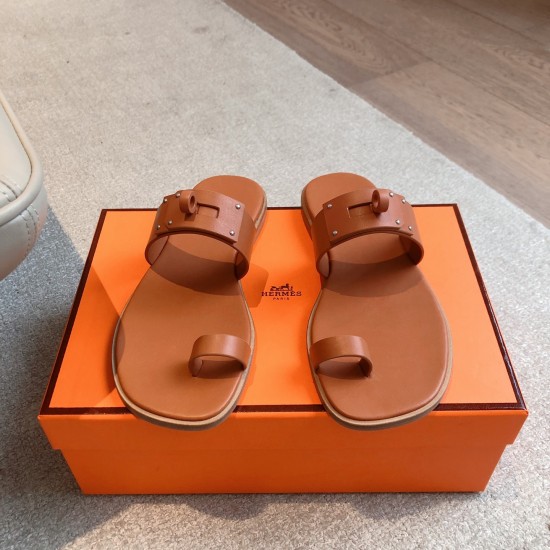 Hermes ❤️Top version. Clip-toe flat bottom drag Hermes... a Eclair 2025 new Kelly+ hit series style is super positive, body-transparent and breathable and comfortable imported cowhide spring and summer color combination and appearance and comfort!Channel Hermes ❤️Top version. Clip-toe flat bottom drag Hermes... a Eclair 2025 new Kelly+ hit series style is super positive, body-transparent and breathable and comfortable imported cowhide spring and summer color combination and appearance and comfort!Channel
