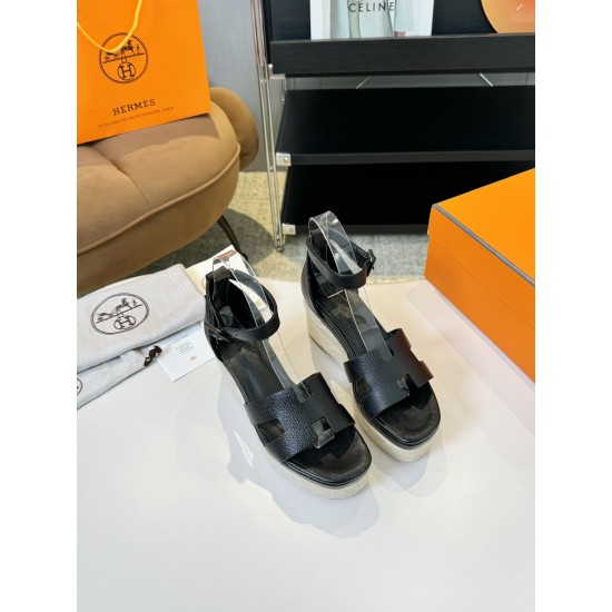300Herms/Hermes classic waterproof platform H slope heel rope sandals with extremely retro design. It has a strong exotic style and fashionable feeling, and it has a tone for casual wear. Simple styles are easy to match with high-end feel. It is great. Th