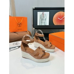 300Herms/Hermes classic waterproof platform H slope heel rope sandals with extremely retro design. It has a strong exotic style and fashionable feeling, and it has a tone for casual wear. Simple styles are easy to match with high-end feel. It is great. Th