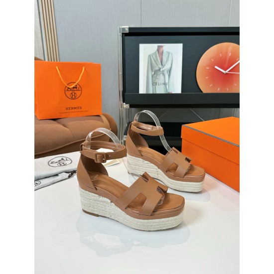 300Herms/Hermes classic waterproof platform H slope heel rope sandals with extremely retro design. It has a strong exotic style and fashionable feeling, and it has a tone for casual wear. Simple styles are easy to match with high-end feel. It is great. Th 300Herms/Hermes classic waterproof platform H slope heel rope sandals with extremely retro design. It has a strong exotic style and fashionable feeling, and it has a tone for casual wear. Simple styles are easy to match with high-end feel. It is great. Th
