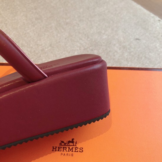 Hermes... a Eclair slippers 2024 new product + hot series of shoes with light soles, with a certain thickness that increases the height and makes your legs look longer!Body, breathable and comfortable technology fabric!A single item that combines color co Hermes... a Eclair slippers 2024 new product + hot series of shoes with light soles, with a certain thickness that increases the height and makes your legs look longer!Body, breathable and comfortable technology fabric!A single item that combines color co