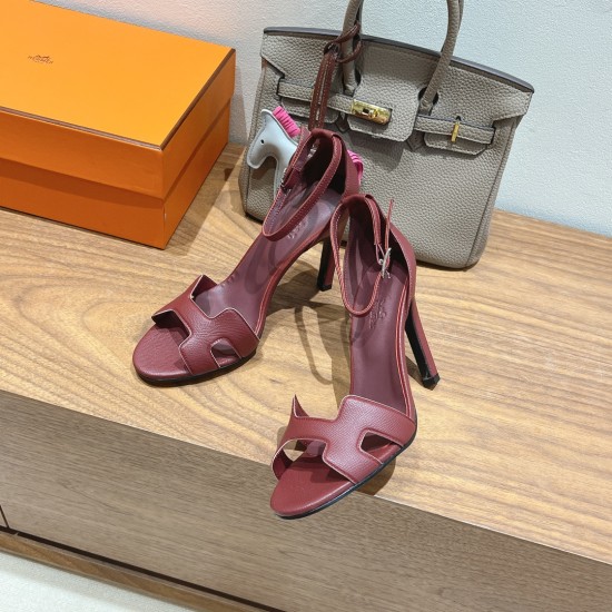 Palmprint. Heel height 10.5cm Hermes top version. High-heeled sandals P350Herme* Early Spring Counter New High-heeled Sandal Series ✔️Upper: Epson leather suede palm print ✔️Inner: Imported mixed-bred sheepskin ✔️Heel height: 10.5cm ✔️Outs: Original Itali Palmprint. Heel height 10.5cm Hermes top version. High-heeled sandals P350Herme* Early Spring Counter New High-heeled Sandal Series ✔️Upper: Epson leather suede palm print ✔️Inner: Imported mixed-bred sheepskin ✔️Heel height: 10.5cm ✔️Outs: Original Itali