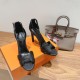 Palmprint. Heel height 10.5cm Hermes top version. High-heeled sandals P350Herme* Early Spring Counter New High-heeled Sandal Series ✔️Upper: Epson leather suede palm print ✔️Inner: Imported mixed-bred sheepskin ✔️Heel height: 10.5cm ✔️Outs: Original Itali Palmprint. Heel height 10.5cm Hermes top version. High-heeled sandals P350Herme* Early Spring Counter New High-heeled Sandal Series ✔️Upper: Epson leather suede palm print ✔️Inner: Imported mixed-bred sheepskin ✔️Heel height: 10.5cm ✔️Outs: Original Itali