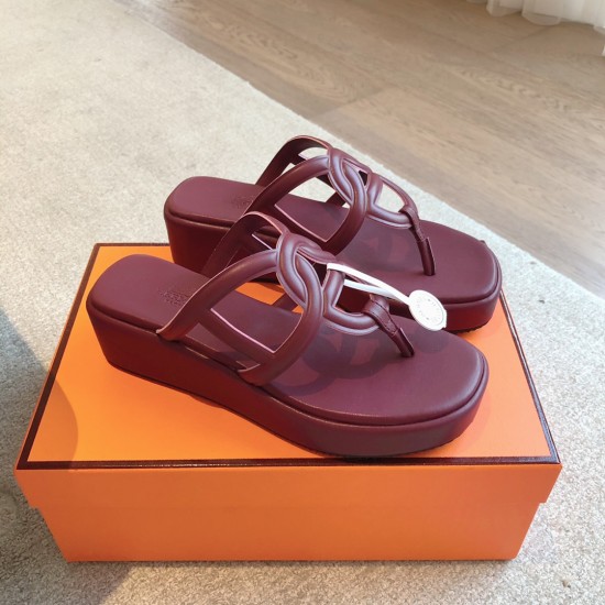 Hermes... a Eclair slippers 2024 new product + hot series of shoes with light soles, with a certain thickness that increases the height and makes your legs look longer!Body, breathable and comfortable technology fabric!A single item that combines color co Hermes... a Eclair slippers 2024 new product + hot series of shoes with light soles, with a certain thickness that increases the height and makes your legs look longer!Body, breathable and comfortable technology fabric!A single item that combines color co