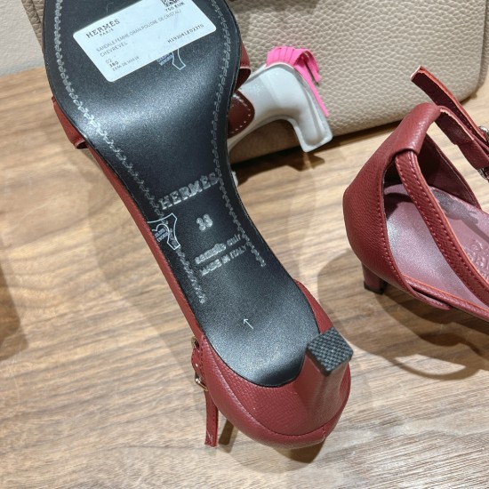 Palmprint. Heel height 7cm Hermes top version. High-heeled sandals 350Herme* Early Spring Counter New High-heeled Sandal Series ✔️Upper: Epson leather suede palm print ✔️Inner: Imported mixed-bred sheepskin ✔️Heel height: 7cm 9cm 10.5cm ✔️Outs: Original I Palmprint. Heel height 7cm Hermes top version. High-heeled sandals 350Herme* Early Spring Counter New High-heeled Sandal Series ✔️Upper: Epson leather suede palm print ✔️Inner: Imported mixed-bred sheepskin ✔️Heel height: 7cm 9cm 10.5cm ✔️Outs: Original I