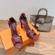 Palmprint. Heel height 10.5cm Hermes top version. High-heeled sandals P350Herme* Early Spring Counter New High-heeled Sandal Series ✔️Upper: Epson leather suede palm print ✔️Inner: Imported mixed-bred sheepskin ✔️Heel height: 10.5cm ✔️Outs: Original Itali Palmprint. Heel height 10.5cm Hermes top version. High-heeled sandals P350Herme* Early Spring Counter New High-heeled Sandal Series ✔️Upper: Epson leather suede palm print ✔️Inner: Imported mixed-bred sheepskin ✔️Heel height: 10.5cm ✔️Outs: Original Itali