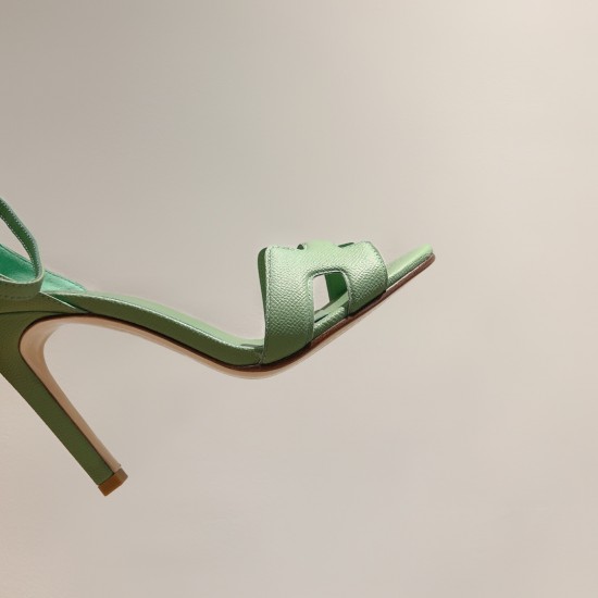 Palmprint. Heel height 10.5cm Hermes top version. High-heeled sandals P350Herme* Early Spring Counter New High-heeled Sandal Series ✔️Upper: Epson leather suede palm print ✔️Inner: Imported mixed-bred sheepskin ✔️Heel height: 10.5cm ✔️Outs: Original Itali Palmprint. Heel height 10.5cm Hermes top version. High-heeled sandals P350Herme* Early Spring Counter New High-heeled Sandal Series ✔️Upper: Epson leather suede palm print ✔️Inner: Imported mixed-bred sheepskin ✔️Heel height: 10.5cm ✔️Outs: Original Itali