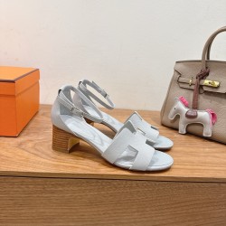 Hermes' classic hot products are launched in Dongguan... a Eclair 2025 new color + hot series style is super positive, with a certain thickness that increases the height and makes your legs look longer!A single item that is breathable and comfortable in t