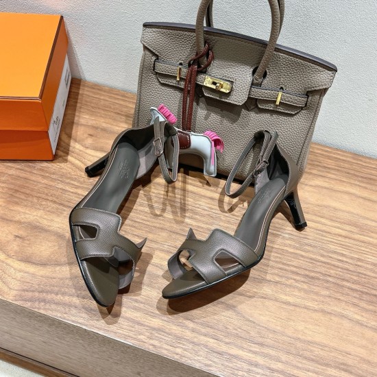 Palmprint. Heel height 7cm Hermes top version. High-heeled sandals 350Herme* Early Spring Counter New High-heeled Sandal Series ✔️Upper: Epson leather suede palm print ✔️Inner: Imported mixed-bred sheepskin ✔️Heel height: 7cm 9cm 10.5cm ✔️Outs: Original I Palmprint. Heel height 7cm Hermes top version. High-heeled sandals 350Herme* Early Spring Counter New High-heeled Sandal Series ✔️Upper: Epson leather suede palm print ✔️Inner: Imported mixed-bred sheepskin ✔️Heel height: 7cm 9cm 10.5cm ✔️Outs: Original I