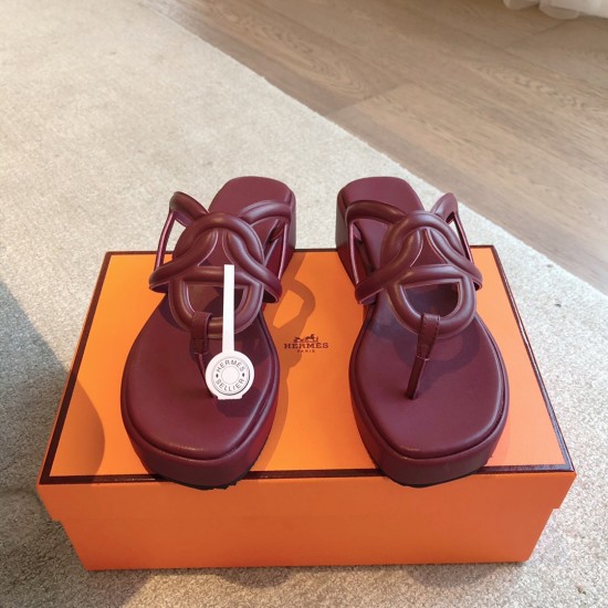 Hermes... a Eclair slippers 2024 new product + hot series of shoes with light soles, with a certain thickness that increases the height and makes your legs look longer!Body, breathable and comfortable technology fabric!A single item that combines color co Hermes... a Eclair slippers 2024 new product + hot series of shoes with light soles, with a certain thickness that increases the height and makes your legs look longer!Body, breathable and comfortable technology fabric!A single item that combines color co