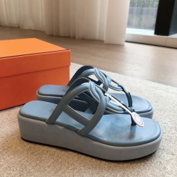 Hermes... a Eclair slippers 2024 new product + hot series of shoes with light soles, with a certain thickness that increases the height and makes your legs look longer!Body, breathable and comfortable cowhide fabric!A single item that combines color combi
