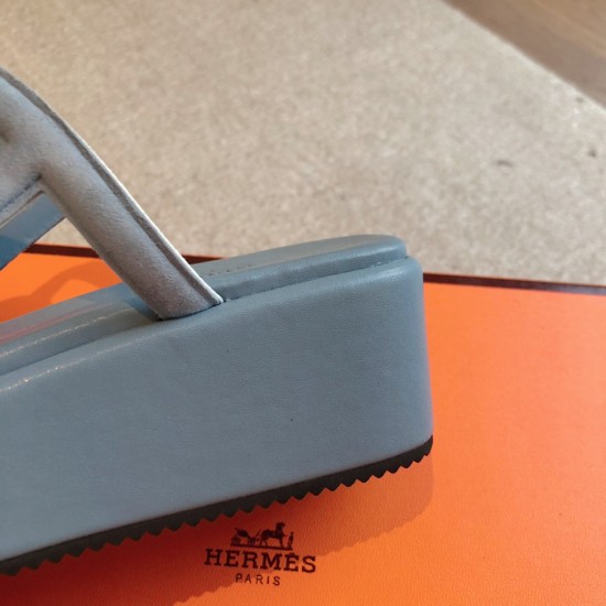 Hermes... a Eclair slippers 2024 new product + hot series of shoes with light soles, with a certain thickness that increases the height and makes your legs look longer!Body, breathable and comfortable technology fabric!A single item that combines color co Hermes... a Eclair slippers 2024 new product + hot series of shoes with light soles, with a certain thickness that increases the height and makes your legs look longer!Body, breathable and comfortable technology fabric!A single item that combines color co