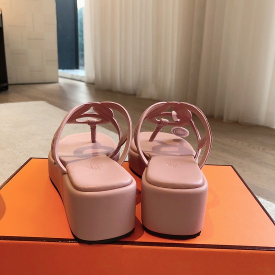 Hermes... a Eclair slippers 2024 new product + hot series of shoes with light soles, with a certain thickness that increases the height and makes your legs look longer!Body, breathable and comfortable technology fabric!A single item that combines color co Hermes... a Eclair slippers 2024 new product + hot series of shoes with light soles, with a certain thickness that increases the height and makes your legs look longer!Body, breathable and comfortable technology fabric!A single item that combines color co