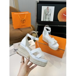 300Herms/Hermes classic waterproof platform H slope heel rope sandals with extremely retro design. It has a strong exotic style and fashionable feeling, and it has a tone for casual wear. Simple styles are easy to match with high-end feel. It is great. Th