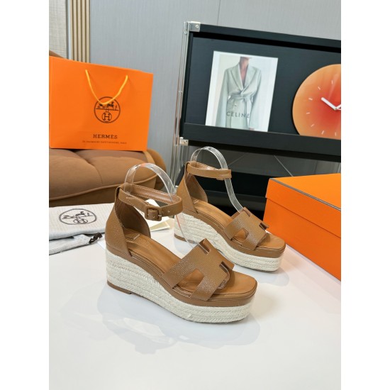 300Herms/Hermes classic waterproof platform H slope heel rope sandals with extremely retro design. It has a strong exotic style and fashionable feeling, and it has a tone for casual wear. Simple styles are easy to match with high-end feel. It is great. Th 300Herms/Hermes classic waterproof platform H slope heel rope sandals with extremely retro design. It has a strong exotic style and fashionable feeling, and it has a tone for casual wear. Simple styles are easy to match with high-end feel. It is great. Th