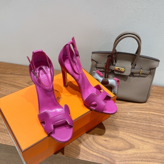 Palmprint. Heel height 10.5cm Hermes top version. High-heeled sandals P350Herme* Early Spring Counter New High-heeled Sandal Series ✔️Upper: Epson leather suede palm print ✔️Inner: Imported mixed-bred sheepskin ✔️Heel height: 10.5cm ✔️Outs: Original Itali Palmprint. Heel height 10.5cm Hermes top version. High-heeled sandals P350Herme* Early Spring Counter New High-heeled Sandal Series ✔️Upper: Epson leather suede palm print ✔️Inner: Imported mixed-bred sheepskin ✔️Heel height: 10.5cm ✔️Outs: Original Itali