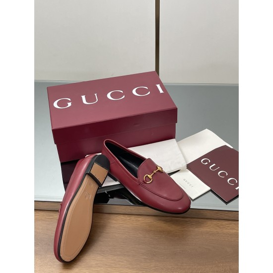 ✌️Gucci✌️Hot-up version is available for 2025 Early Autumn Series 3.25...Mount-year classic loafers⚡️⚡️New upgrade and production⚡️Purchase level!All spot Gucci loafers single shoes/back styles!Very delicate!The original lasting method is the same as that ✌️Gucci✌️Hot-up version is available for 2025 Early Autumn Series 3.25...Mount-year classic loafers⚡️⚡️New upgrade and production⚡️Purchase level!All spot Gucci loafers single shoes/back styles!Very delicate!The original lasting method is the same as that