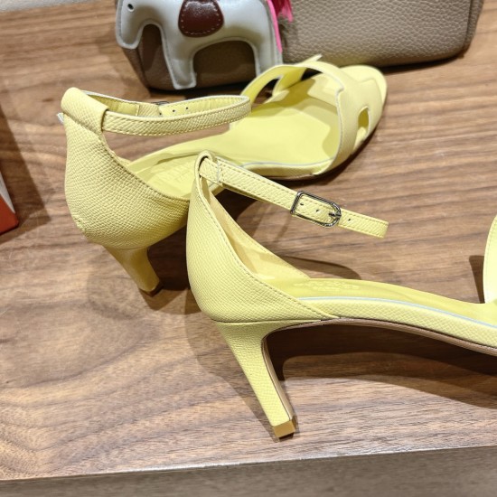 Palmprint. Heel height 7cm Hermes top version. High-heeled sandals 350Herme* Early Spring Counter New High-heeled Sandal Series ✔️Upper: Epson leather suede palm print ✔️Inner: Imported mixed-bred sheepskin ✔️Heel height: 7cm 9cm 10.5cm ✔️Outs: Original I Palmprint. Heel height 7cm Hermes top version. High-heeled sandals 350Herme* Early Spring Counter New High-heeled Sandal Series ✔️Upper: Epson leather suede palm print ✔️Inner: Imported mixed-bred sheepskin ✔️Heel height: 7cm 9cm 10.5cm ✔️Outs: Original I