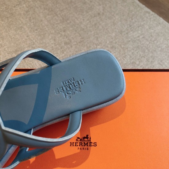 Hermes... a Eclair slippers 2024 new product + hot series of shoes with light soles, with a certain thickness that increases the height and makes your legs look longer!Body, breathable and comfortable cowhide fabric!A single item that combines color combi Hermes... a Eclair slippers 2024 new product + hot series of shoes with light soles, with a certain thickness that increases the height and makes your legs look longer!Body, breathable and comfortable cowhide fabric!A single item that combines color combi