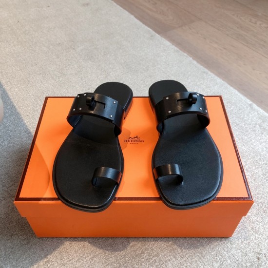 Hermes ❤️Top version. Clip-toe flat bottom drag Hermes... a Eclair 2025 new Kelly+ hit series style is super positive, body-transparent and breathable and comfortable imported cowhide spring and summer color combination and appearance and comfort!Channel Hermes ❤️Top version. Clip-toe flat bottom drag Hermes... a Eclair 2025 new Kelly+ hit series style is super positive, body-transparent and breathable and comfortable imported cowhide spring and summer color combination and appearance and comfort!Channel