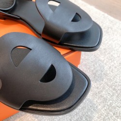 Hermes top-grade, flat-soled, pig nose sandals Hermes... a Eclair 2025 new color + hot series style is super positive, with a certain thickness to increase the height and make your legs look longer!A single item that is breathable and comfortable in the b
