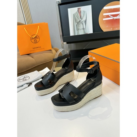 300Herms/Hermes classic waterproof platform H slope heel rope sandals with extremely retro design. It has a strong exotic style and fashionable feeling, and it has a tone for casual wear. Simple styles are easy to match with high-end feel. It is great. Th 300Herms/Hermes classic waterproof platform H slope heel rope sandals with extremely retro design. It has a strong exotic style and fashionable feeling, and it has a tone for casual wear. Simple styles are easy to match with high-end feel. It is great. Th