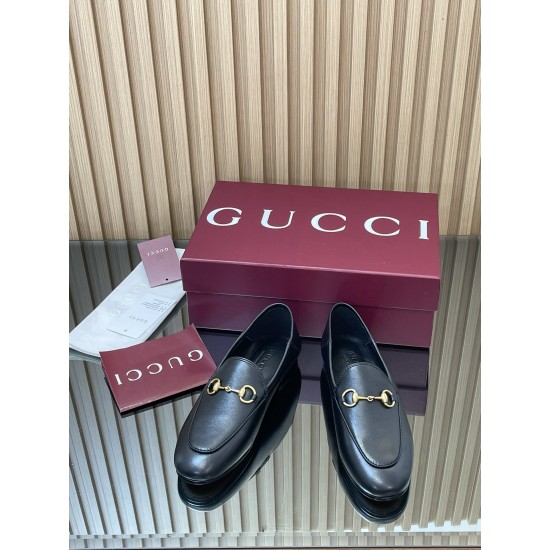 ✌️Gucci✌️Hot-up version is available for 2025 Early Autumn Series 3.25...Mount-year classic loafers⚡️⚡️New upgrade and production⚡️Purchase level!All spot Gucci loafers single shoes/back styles!Very delicate!The original lasting method is the same as that ✌️Gucci✌️Hot-up version is available for 2025 Early Autumn Series 3.25...Mount-year classic loafers⚡️⚡️New upgrade and production⚡️Purchase level!All spot Gucci loafers single shoes/back styles!Very delicate!The original lasting method is the same as that