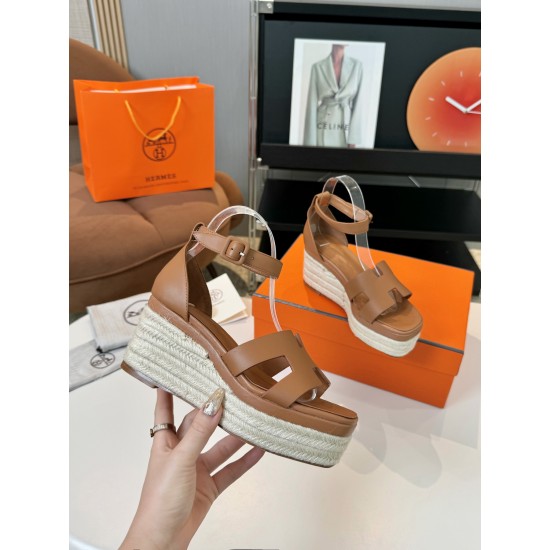 300Herms/Hermes classic waterproof platform H slope heel rope sandals with extremely retro design. It has a strong exotic style and fashionable feeling, and it has a tone for casual wear. Simple styles are easy to match with high-end feel. It is great. Th 300Herms/Hermes classic waterproof platform H slope heel rope sandals with extremely retro design. It has a strong exotic style and fashionable feeling, and it has a tone for casual wear. Simple styles are easy to match with high-end feel. It is great. Th