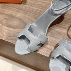 Palmprint. Heel height 7cm Hermes top version. High-heeled sandals 350Herme* Early Spring Counter New High-heeled Sandal Series ✔️Upper: Epson leather suede palm print ✔️Inner: Imported mixed-bred sheepskin ✔️Heel height: 7cm 9cm 10.5cm ✔️Outs: Original I
