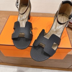 Hermes classic hits are launched... a Eclair 2025 new color + hit series has a super positive style, with a certain thickness that increases the height and makes your legs look longer!A single item that is breathable and comfortable in the body, calfskin,