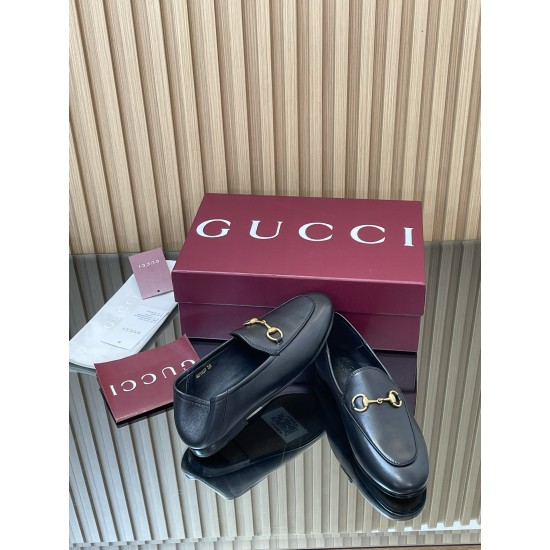 ✌️Gucci✌️Hot-up version is available for 2025 Early Autumn Series 3.25...Mount-year classic loafers⚡️⚡️New upgrade and production⚡️Purchase level!All spot Gucci loafers single shoes/back styles!Very delicate!The original lasting method is the same as that ✌️Gucci✌️Hot-up version is available for 2025 Early Autumn Series 3.25...Mount-year classic loafers⚡️⚡️New upgrade and production⚡️Purchase level!All spot Gucci loafers single shoes/back styles!Very delicate!The original lasting method is the same as that