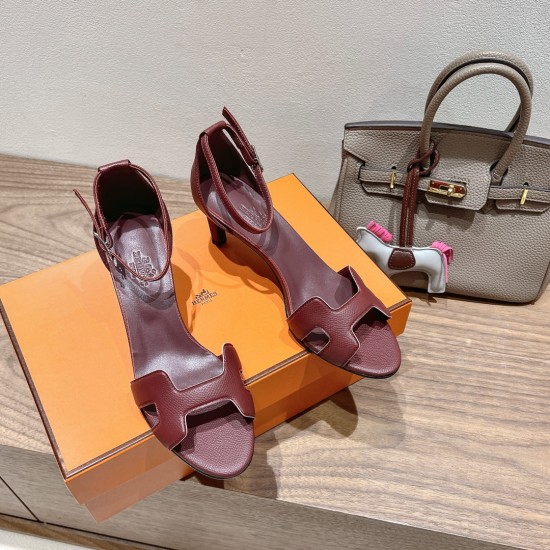 Palmprint. Heel height 7cm Hermes top version. High-heeled sandals 350Herme* Early Spring Counter New High-heeled Sandal Series ✔️Upper: Epson leather suede palm print ✔️Inner: Imported mixed-bred sheepskin ✔️Heel height: 7cm 9cm 10.5cm ✔️Outs: Original I Palmprint. Heel height 7cm Hermes top version. High-heeled sandals 350Herme* Early Spring Counter New High-heeled Sandal Series ✔️Upper: Epson leather suede palm print ✔️Inner: Imported mixed-bred sheepskin ✔️Heel height: 7cm 9cm 10.5cm ✔️Outs: Original I