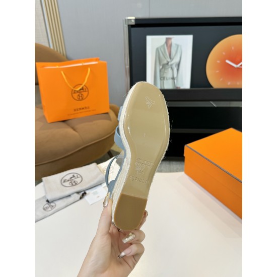 300Herms/Hermes classic waterproof platform H slope heel rope sandals with extremely retro design. It has a strong exotic style and fashionable feeling, and it has a tone for casual wear. Simple styles are easy to match with high-end feel. It is great. Th