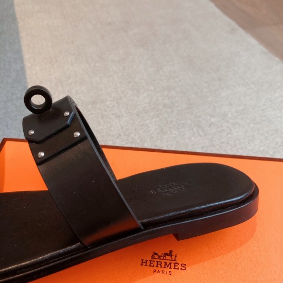 Hermes ❤️Top version. Clip-toe flat bottom drag Hermes... a Eclair 2025 new Kelly+ hit series style is super positive, body-transparent and breathable and comfortable imported cowhide spring and summer color combination and appearance and comfort!Channel Hermes ❤️Top version. Clip-toe flat bottom drag Hermes... a Eclair 2025 new Kelly+ hit series style is super positive, body-transparent and breathable and comfortable imported cowhide spring and summer color combination and appearance and comfort!Channel